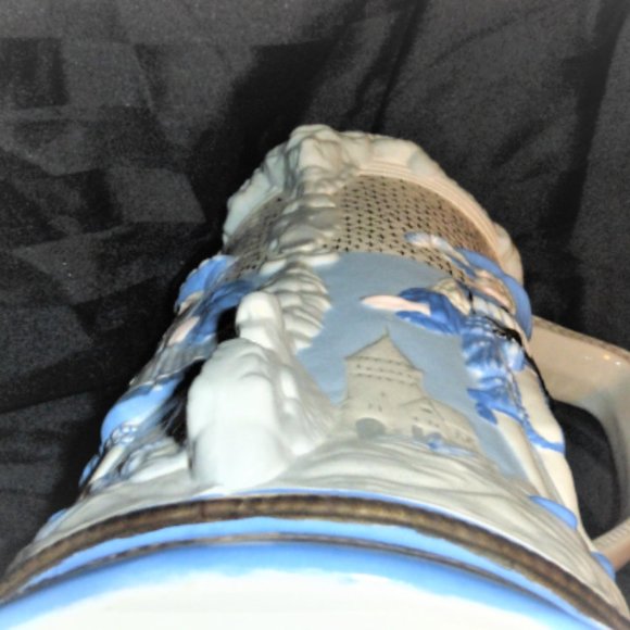 1973 Large 15" high BEER STEIN Hand Made & Painted Signed Mary Howroyd - Picture 4 of 6